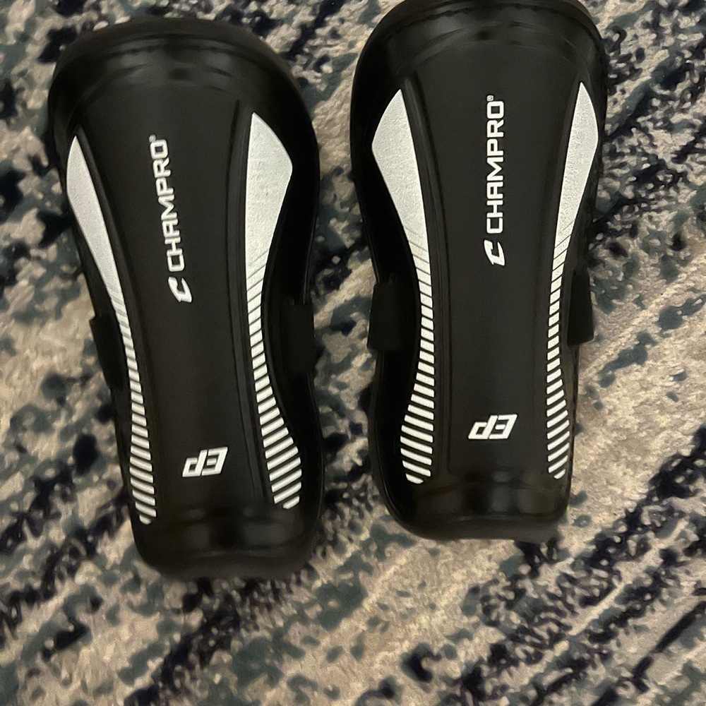 i9 Sports soccer Jersey and Shin Guards YS